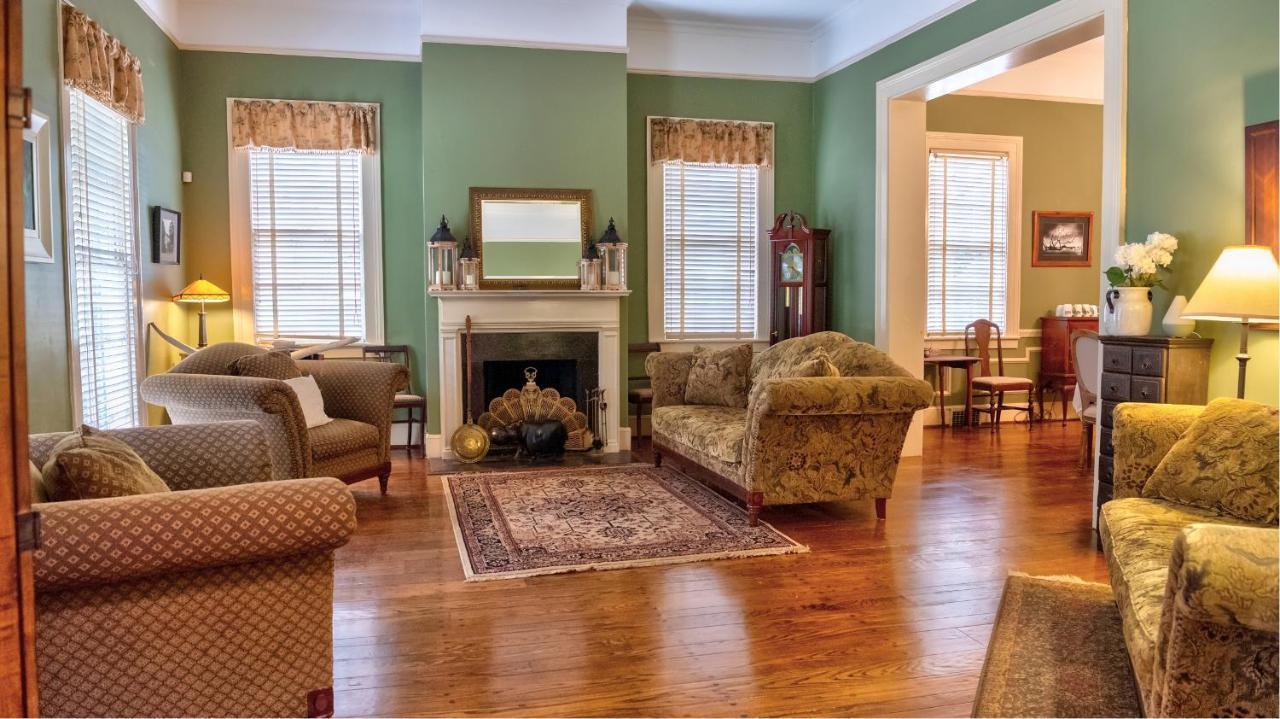 Open Gates Bed & Breakfast Darien Exterior photo