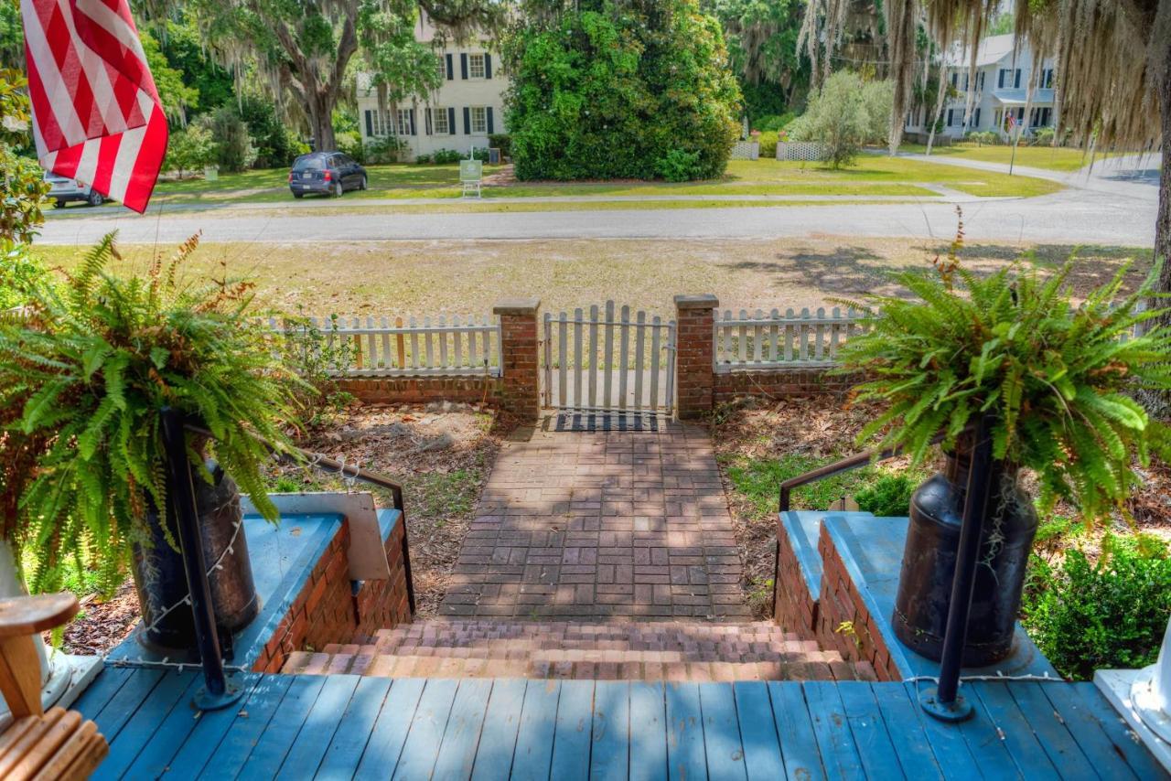 Open Gates Bed & Breakfast Darien Exterior photo